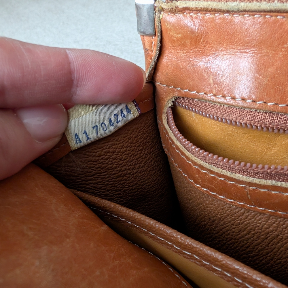 Vintage Dooney and Bourke Purse - Picture 13 of 14